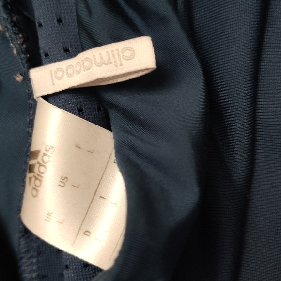 Manchester United Jersey.  Hardly Worn. Long Sleeve, Mock Neck. Large. - Picture 6 of 8